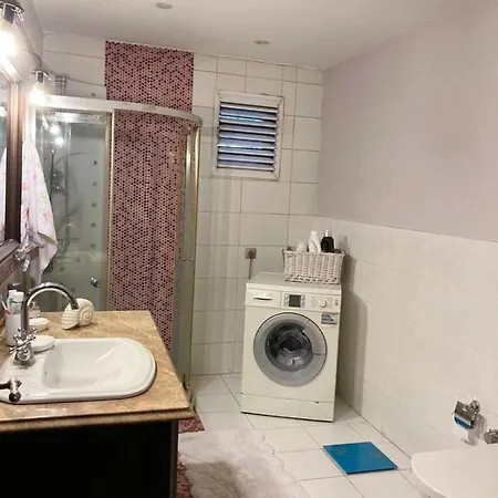 Apartment Isra *